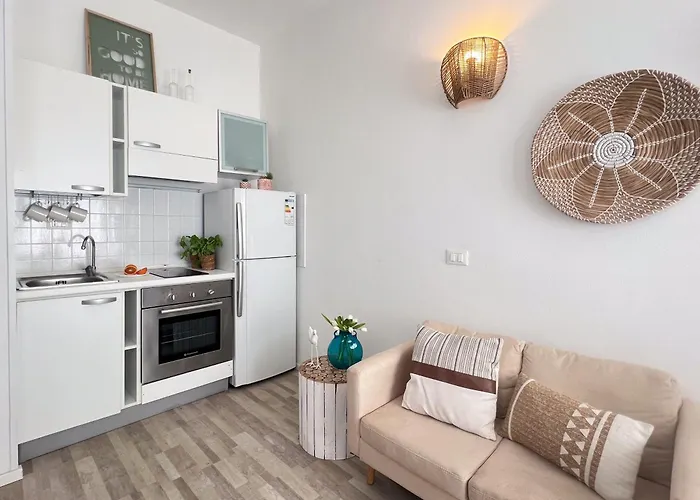 Seafront Tysandros Apartment Giardini Naxos