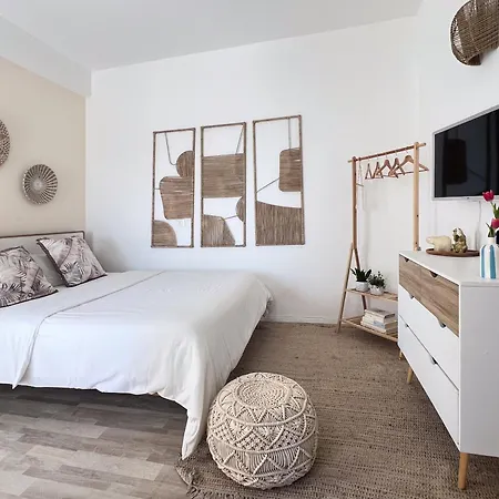 Seafront Tysandros Апартаменты *