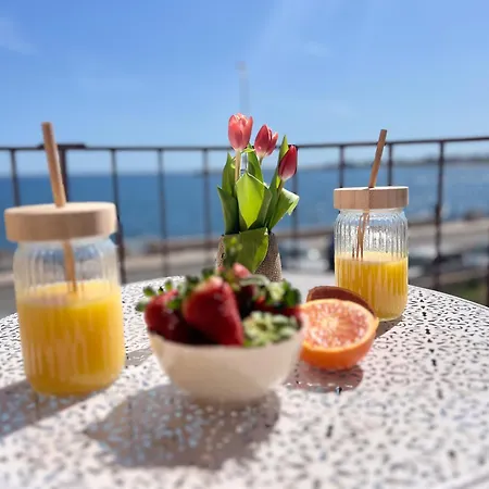 Апартаменты Seafront Tysandros *