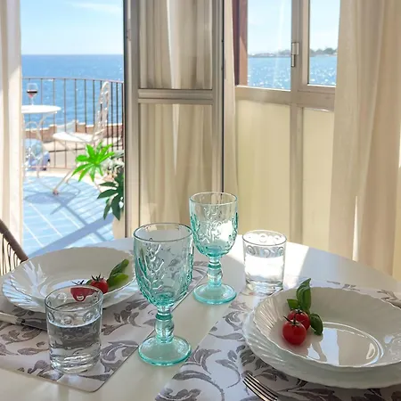 Seafront Tysandros Апартаменты *