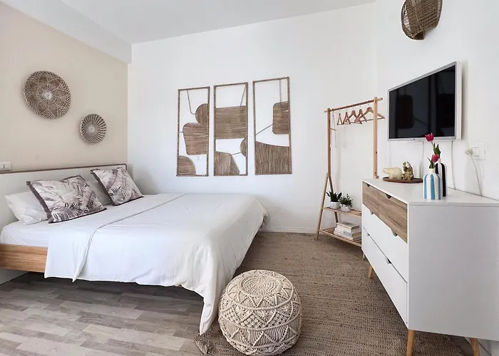 Seafront Tysandros Апартаменти *